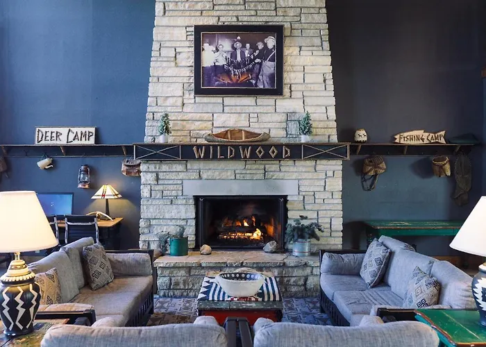Wildwood Lodge & Suites